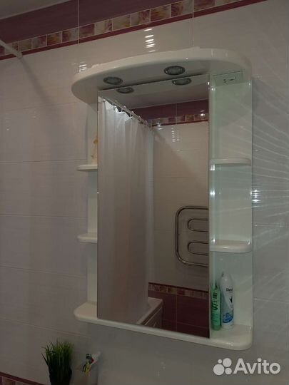 Настенный шкафчик с зеркалом в ванную