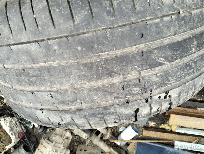 Pirelli P Zero PZ4 315/35 R21 и 275/40 R21 111