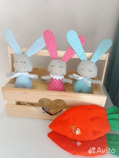 Зайчик в морковке (ручная работа)