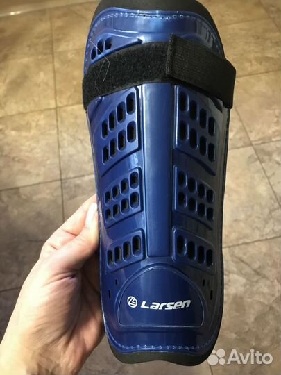 Футбольные щитки