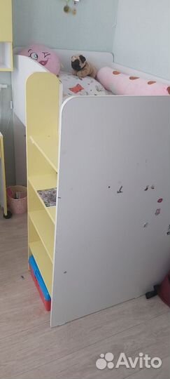 Детская кровать двухъярусная с лестницей