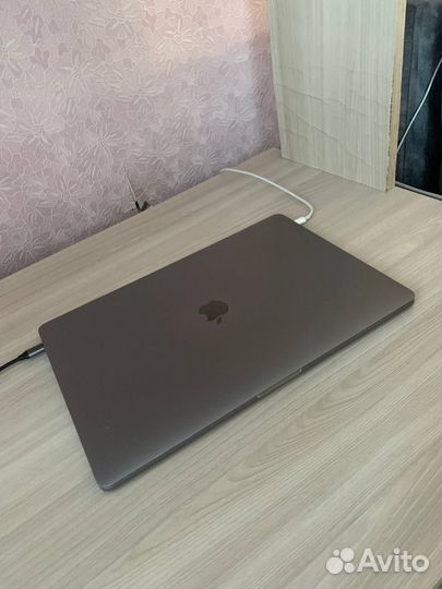 Apple MacBook Pro 15 i7 16gb 512gb +зарядка, мышка