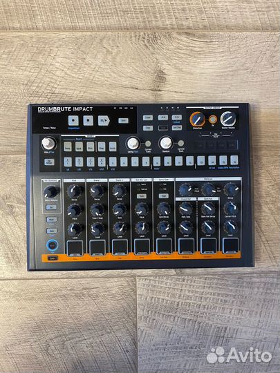 Драм-машина Arturia DrumBrute Impact