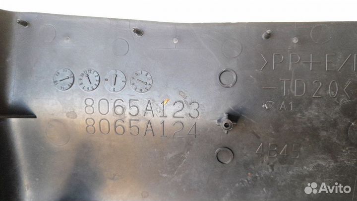 Кожух рулевой колонки нижний Outlander 3