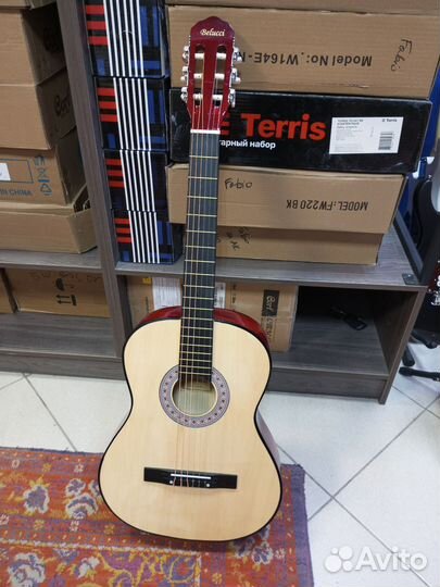 Классическая гитара 4/4 внешний дефект