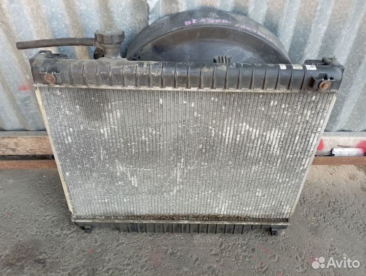 Радиатор Chevrolet trailblazer 4.2 LL8 15196385