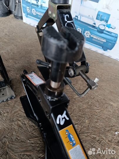 Домкрат механический винтовой на 2т