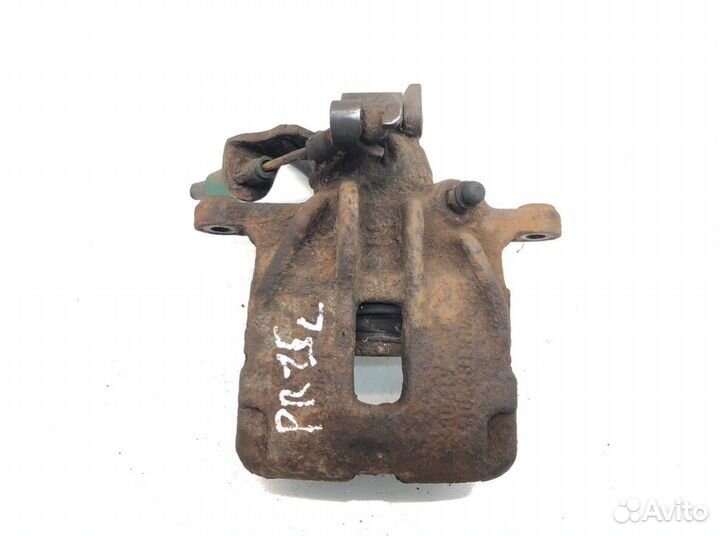 Суппорт задний правый Renault Trafic 2.0 DCI 2010