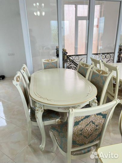 Стол и стулья новые
