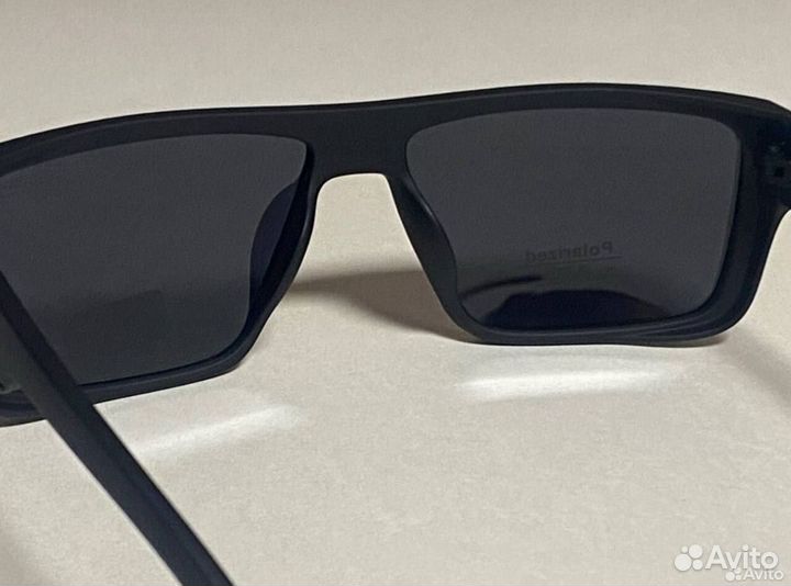 Солнцезащитные очки Ferrari с поляризацией