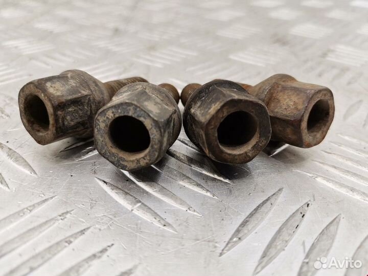 Болт Renault Scenic рест. 2001 8200473319