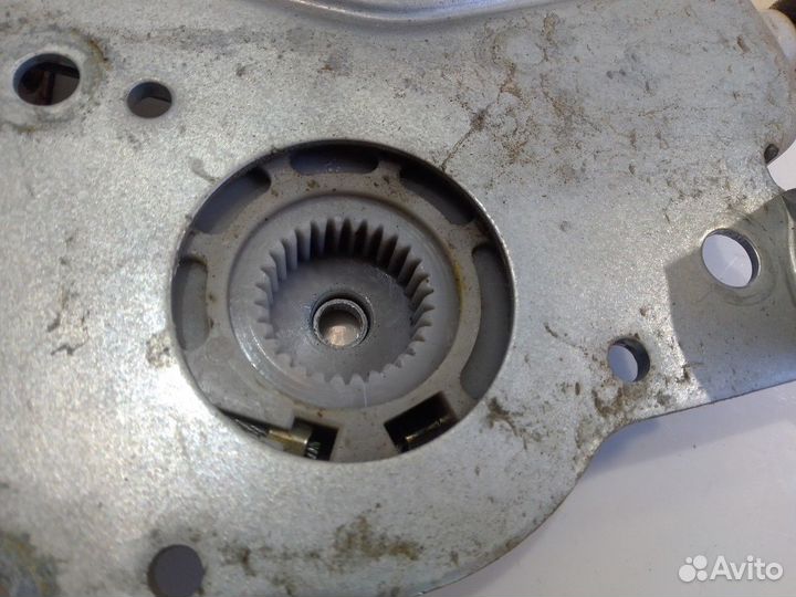 Стеклоподъемник электрический задний левый