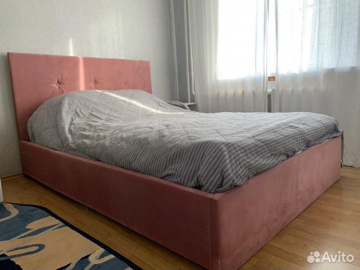 Кровать двухспальная без матраса