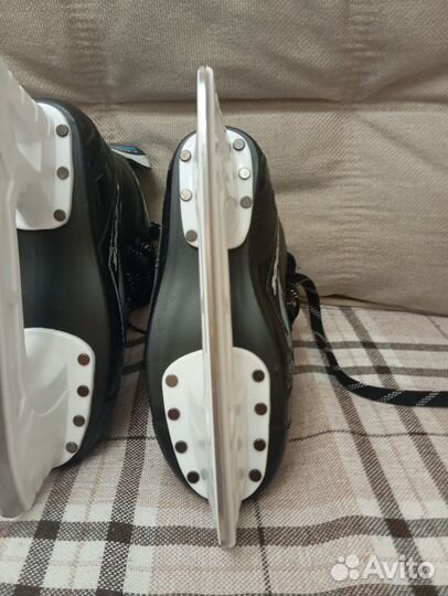 Коньки хоккейные