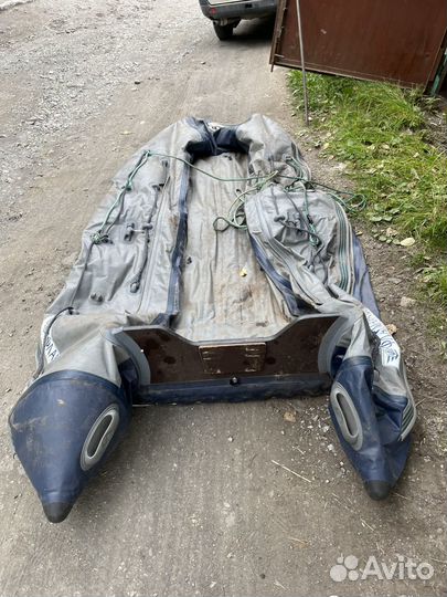 Лодка с мотором