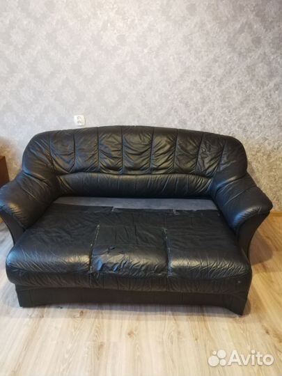 Кожаный диван
