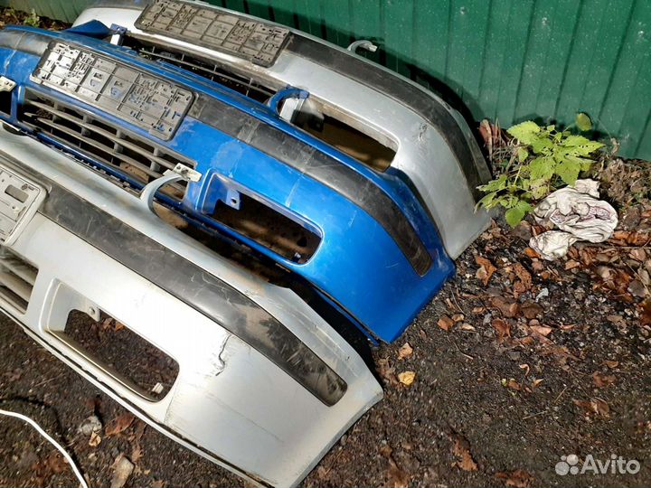 Передний бампер golf 4 светло синий гольф4