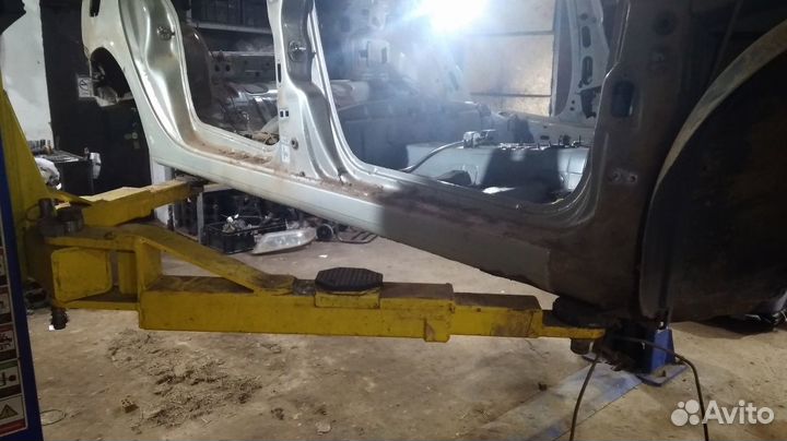 Порог кузова Laguna (01-08) R б\у