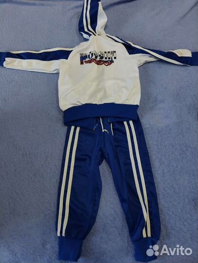 Новый спортивный костюм на мальчика