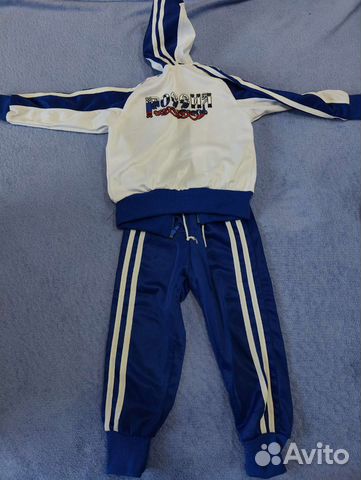 Новый спортивный костюм на мальчика