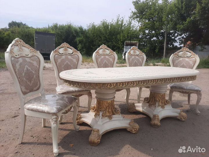 Столы и стулья