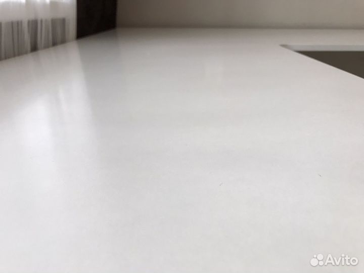 Угловой письменный стол