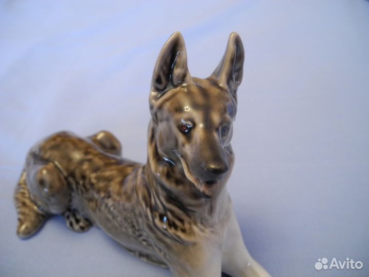 Фарфоровая статуэтка «Овчарка»