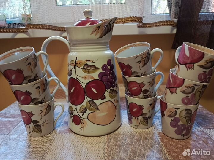 Наборы посуды, сервизы, тарелки, чашки, прочее