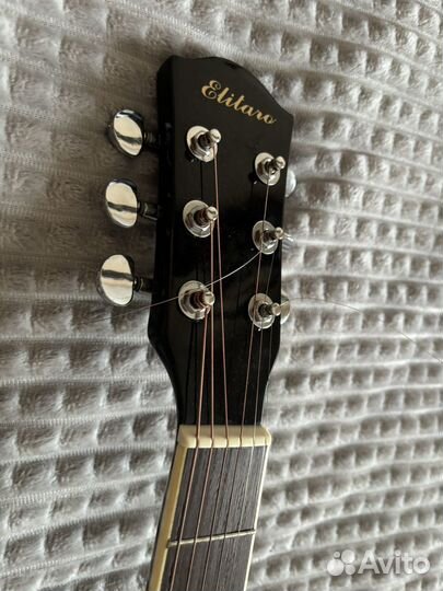 Акустическая гитара