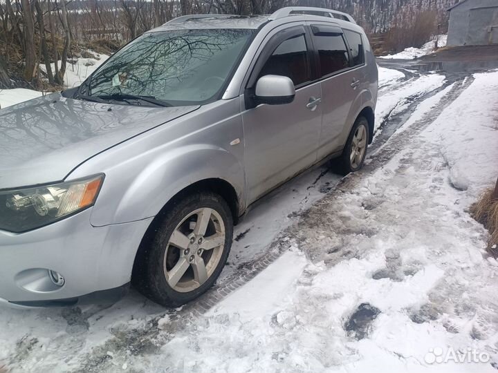 Mitsubishi Outlander 2.4 CVT, 2008, битый, 291 000 км