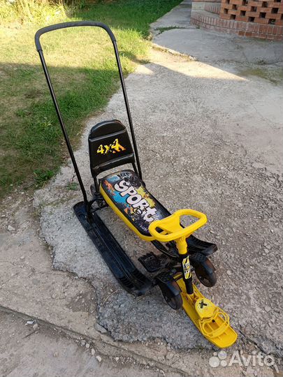 Детский снегокат с колесами