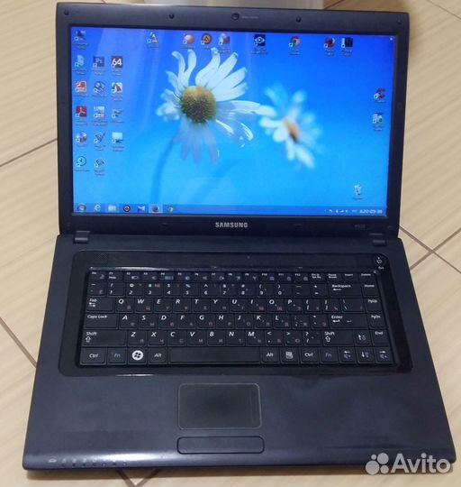 Ноутбук Samsung R522 в рабочем состоянии