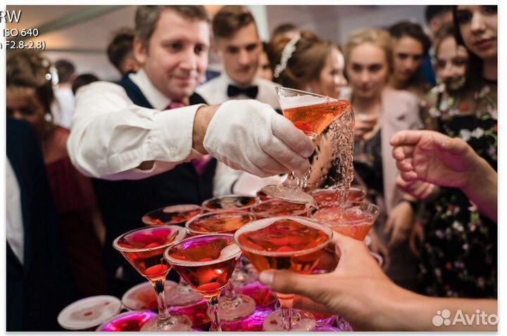 Пирамида из бокалов с шампанским (горка)