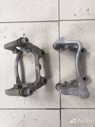 Скоба суппорта пассат