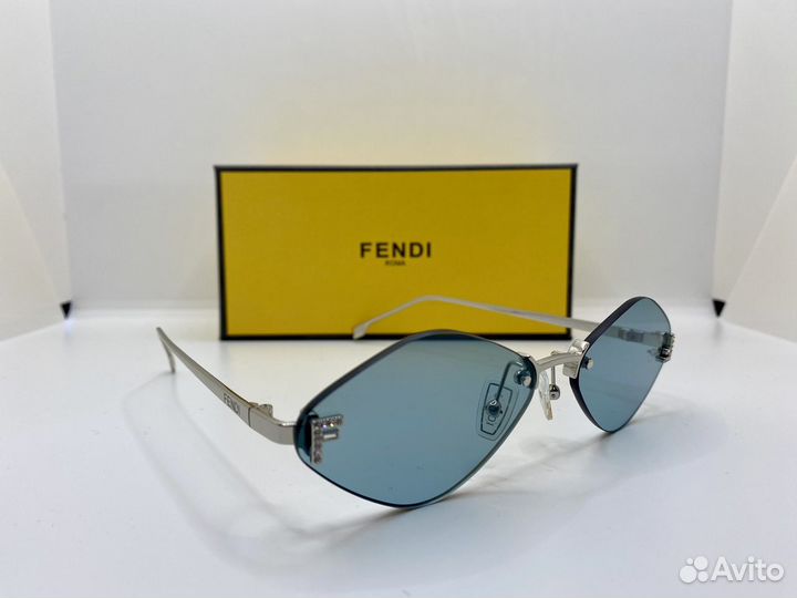 Солнцезащитные очки fendi 6082 30B ромбы женские