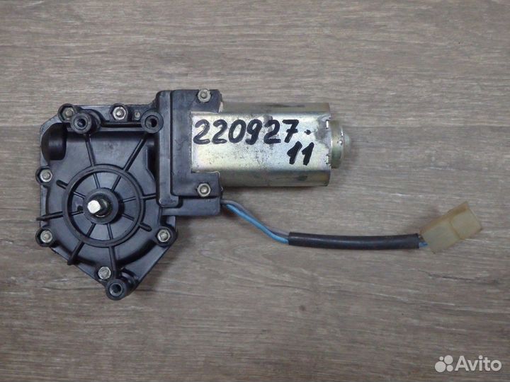 Моторчик стеклоподъемника передний левый 2110