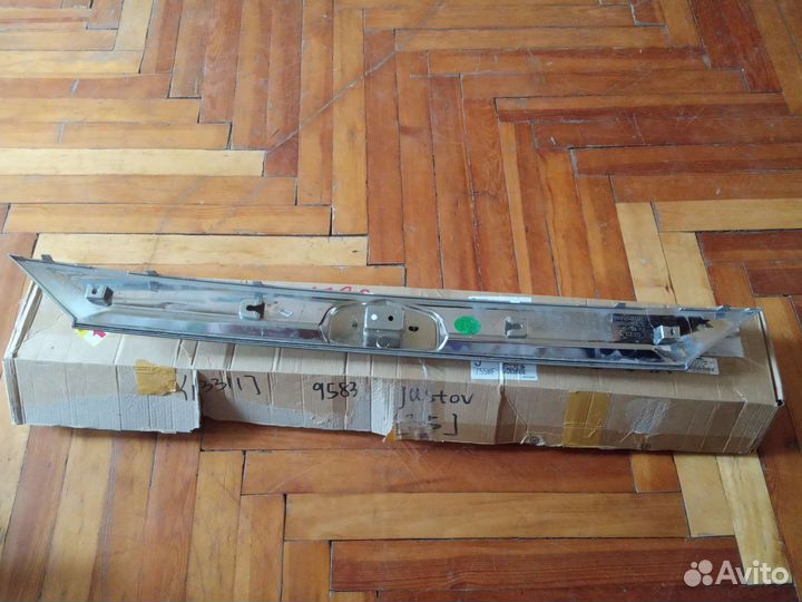 Накладка крышки багажника Geely Atlas 2018