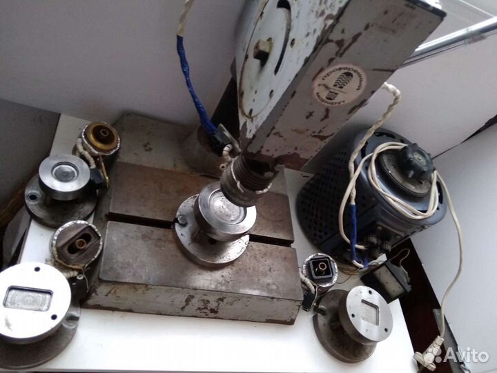 Оборудование для изготовления сувенирных значков