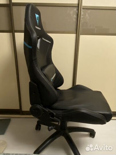Игровое компьютерное кресло thunderx3