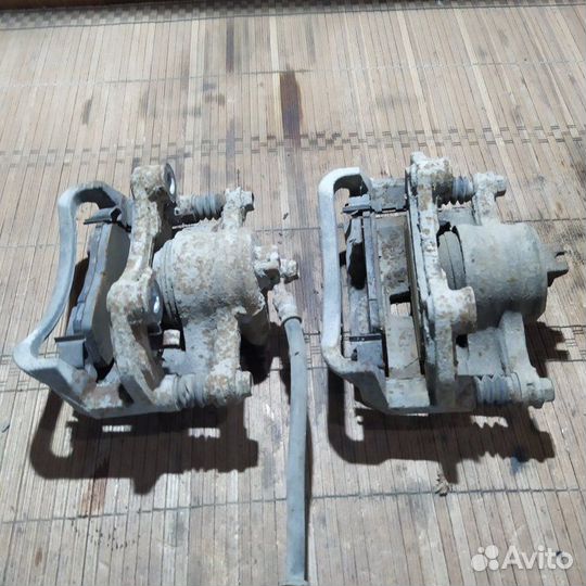 Суппорт тормозной передний правый Nissan Almera