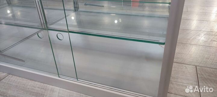 Стеклянная витрина