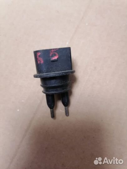 Датчик уровня омывающей жидкости Volkswagen passat