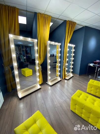 Гримерное зеркало с лампочками