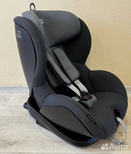 Britax Romer trifix2 i-size (Цвет Storm Grey)