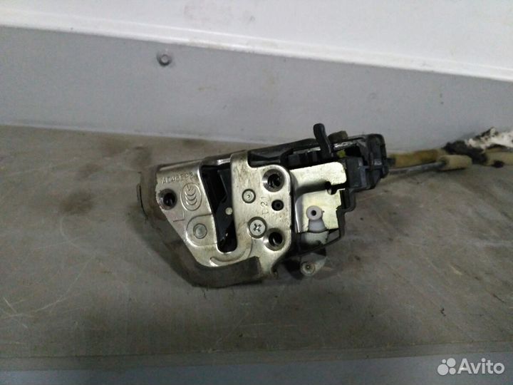 Замок задней левой двери Lexus LX 570