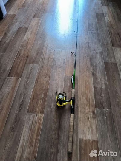 Спиннинг полный комплект (катушка+воблер)