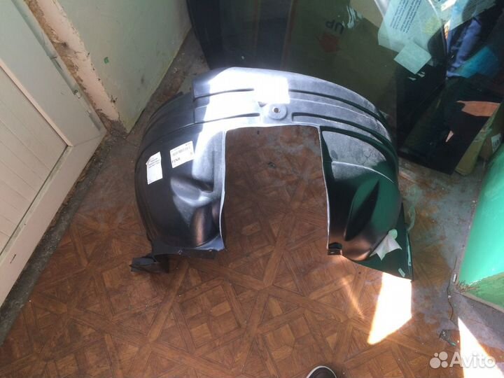 Подкрылок передний правый Logan 2004-2015