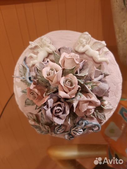 Интерьерные композиции из цветов и кукол