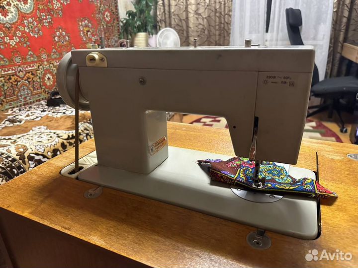 Швейная машина Чайка 143
