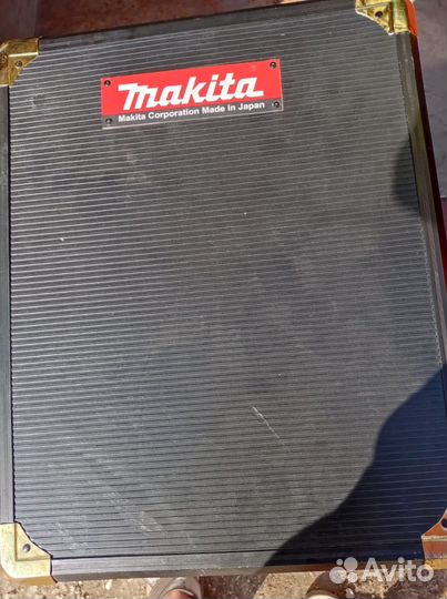 Набор инструментов для авто в чемодане